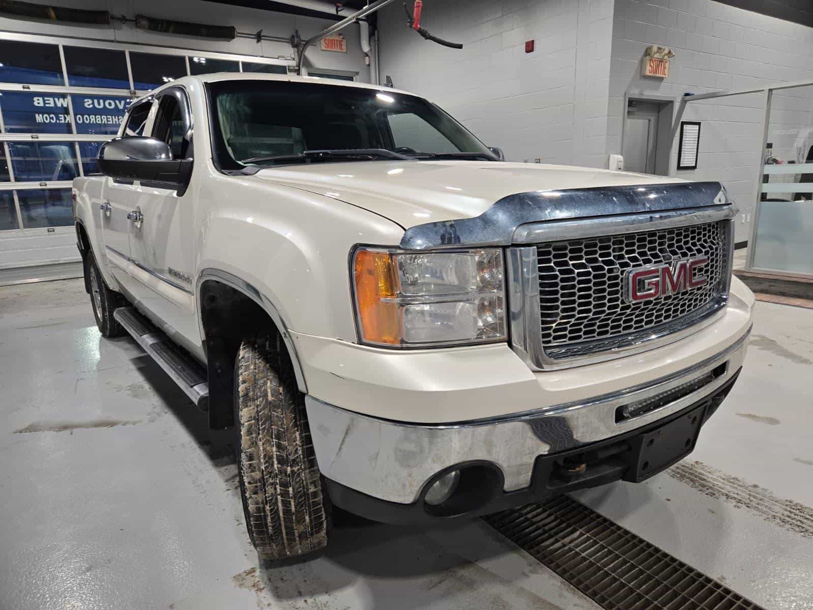 2011 GMC Sierra SLE - Image 4