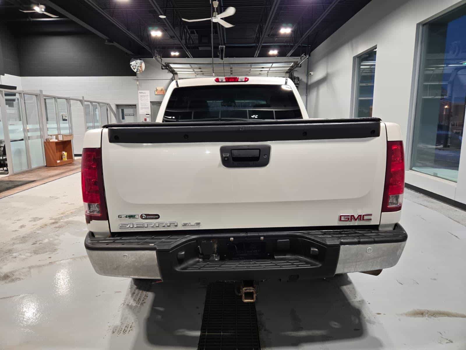 2011 GMC Sierra SLE - Image 10