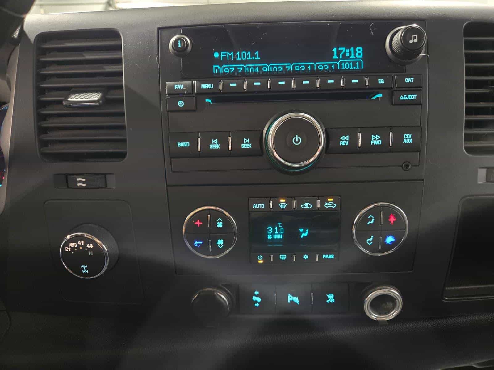 2011 GMC Sierra SLE - Image 11