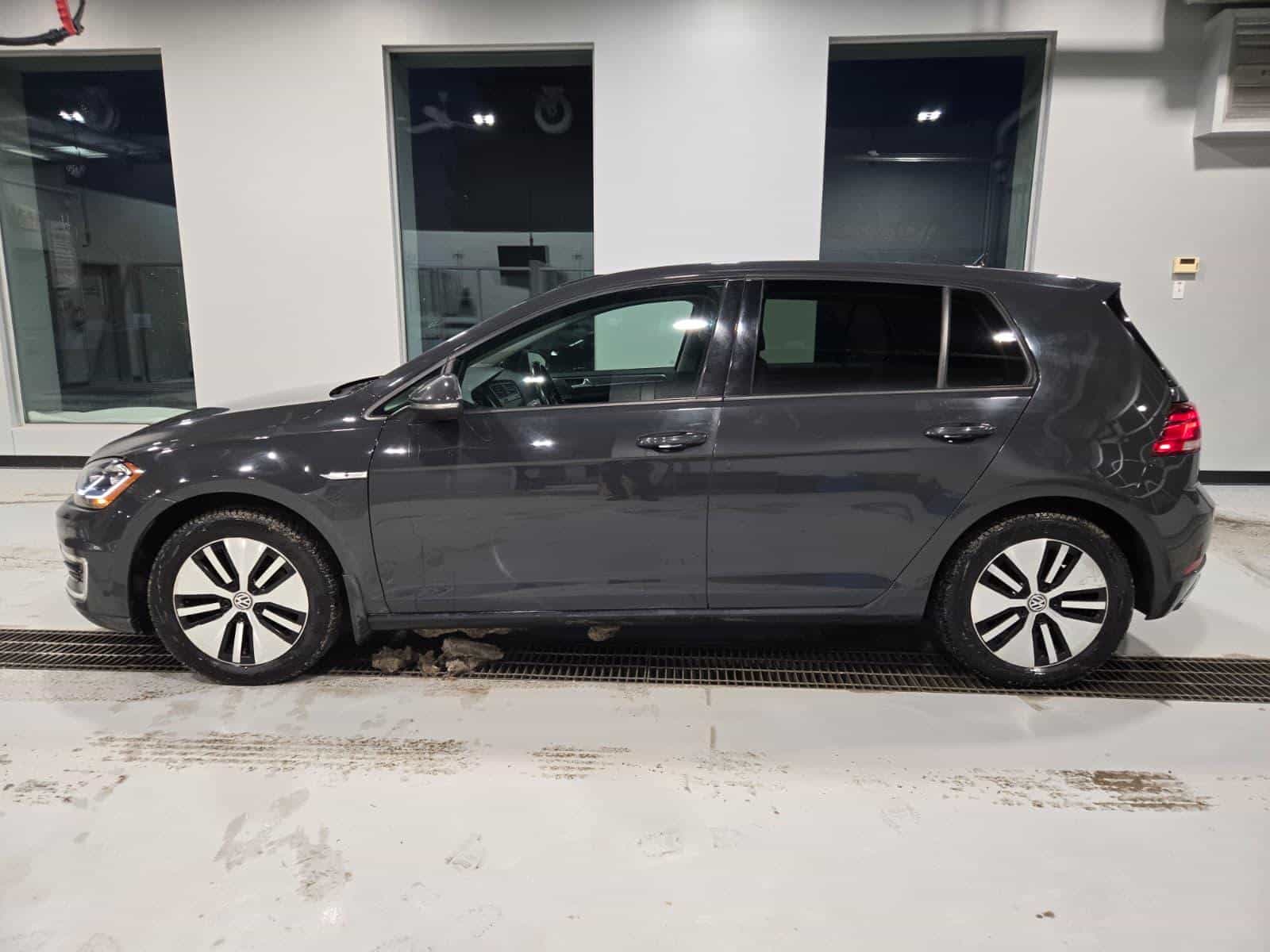 2020 Volkswagen E-Golf Comfortline - Image 4