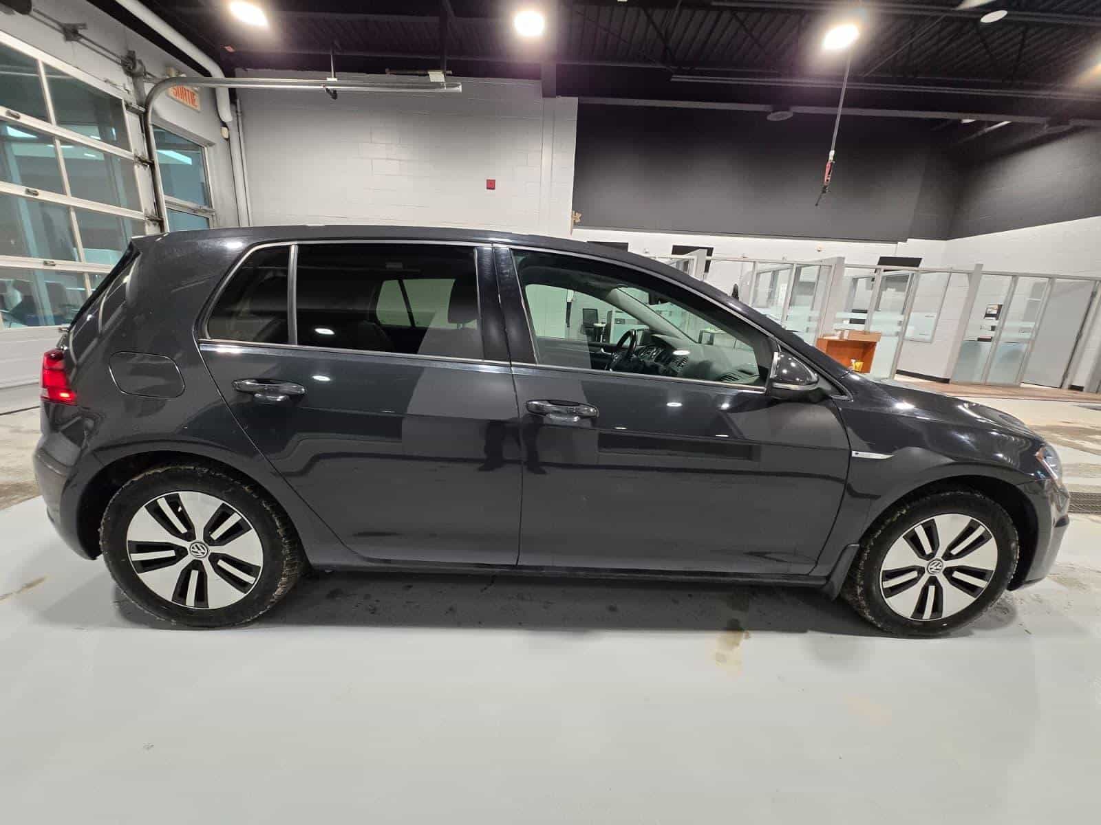 2020 Volkswagen E-Golf Comfortline - Image 5
