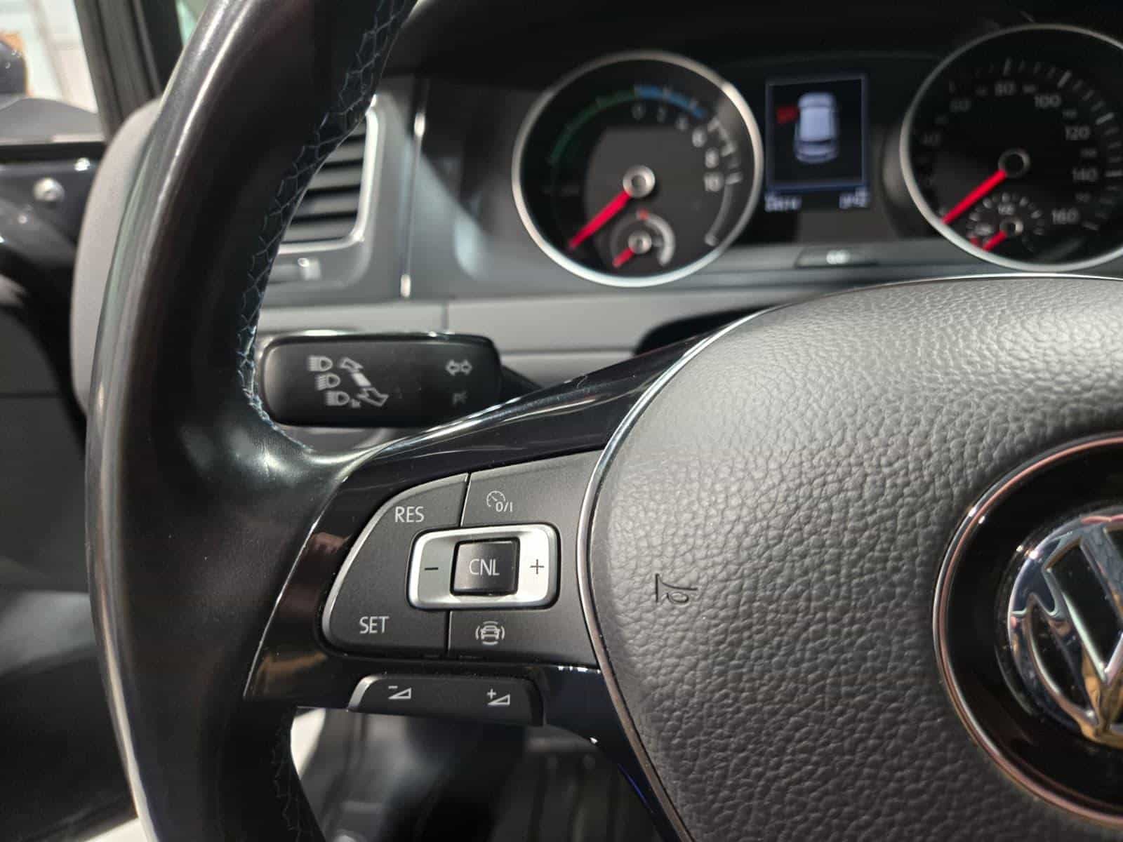 2020 Volkswagen E-Golf Comfortline - Image 9