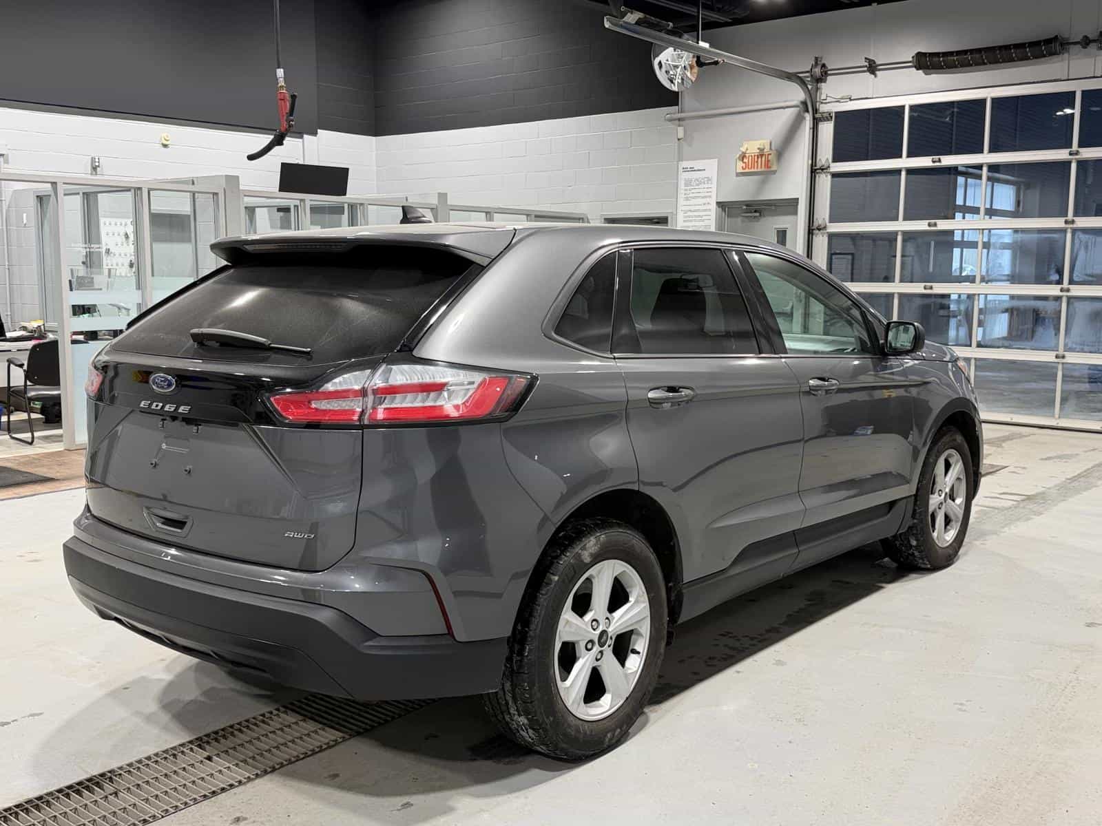 Image 6 Ford Edge SE 2023