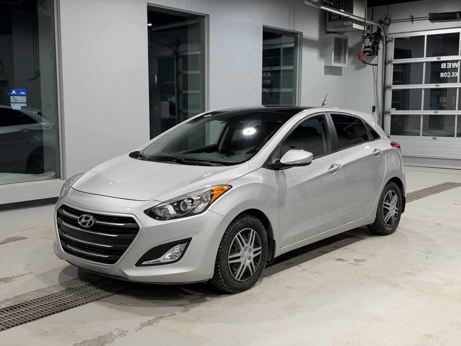 2016 Hyundai Elantra GLS - Image 1