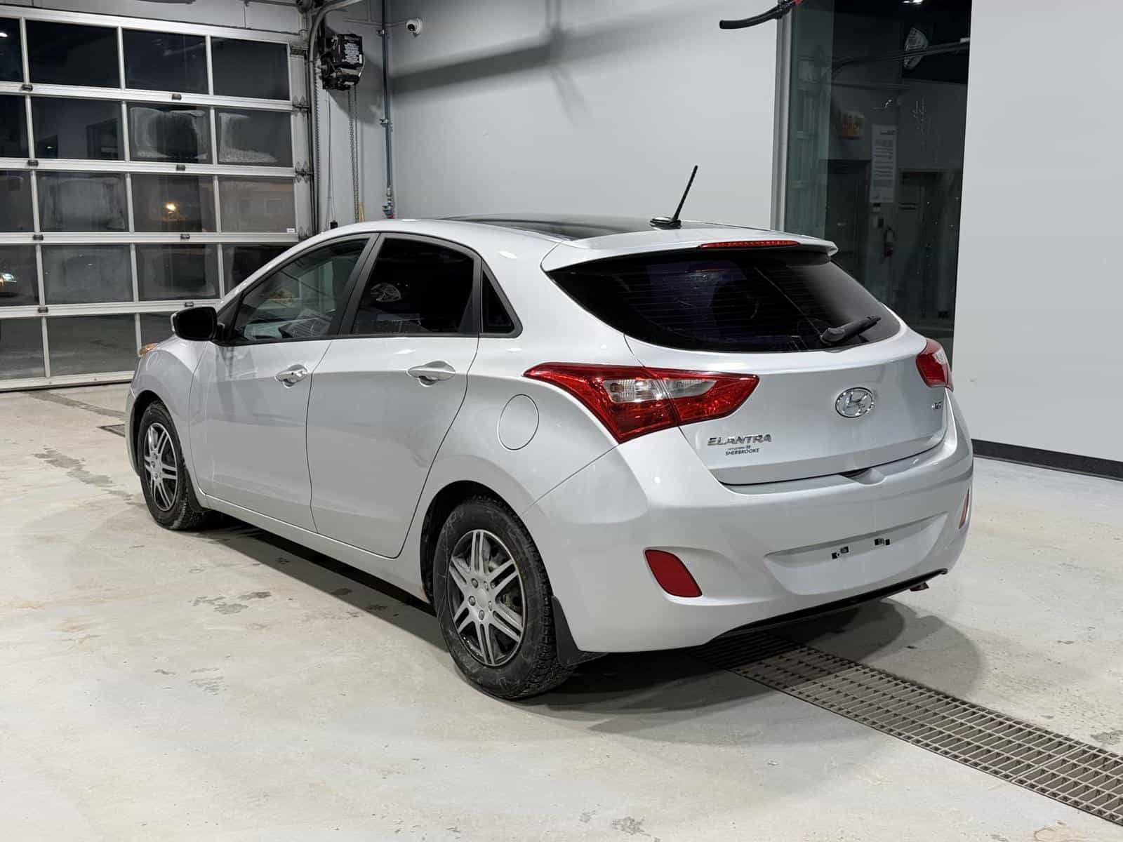 2016 Hyundai Elantra GLS - Image 4