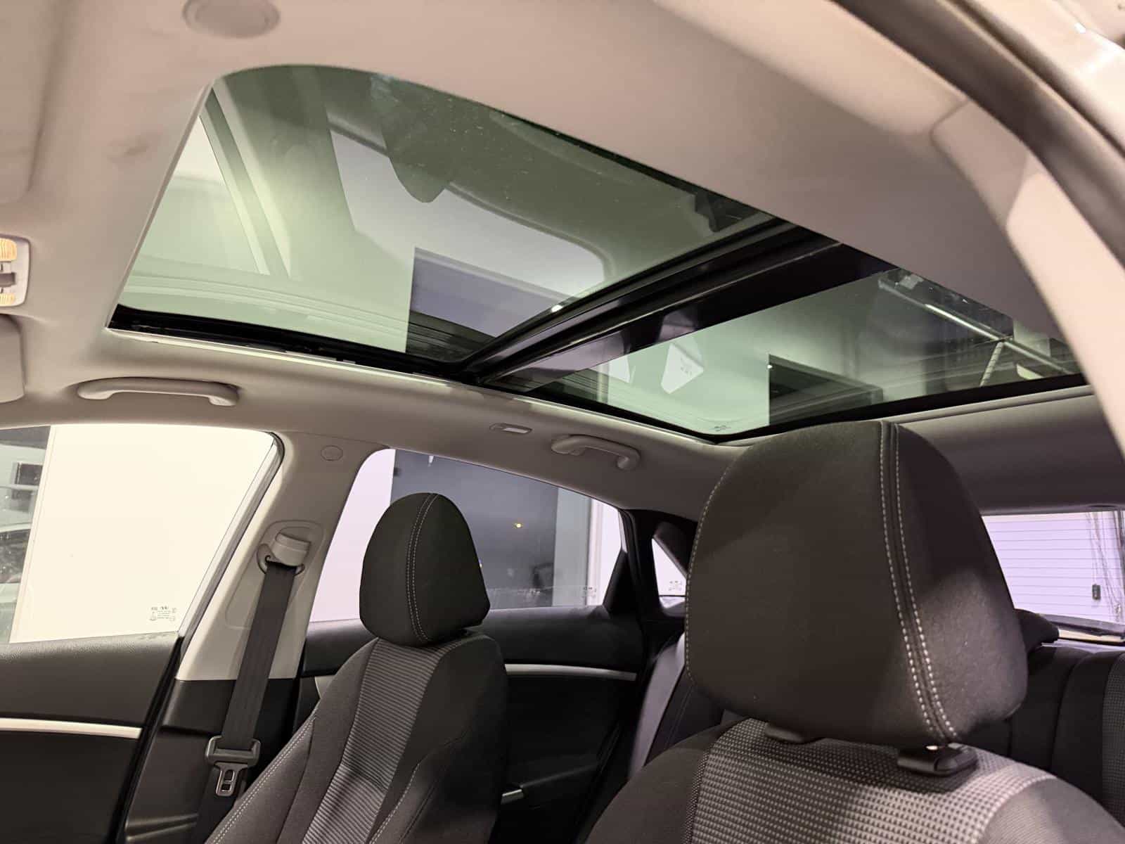 2016 Hyundai Elantra GLS - Image 12