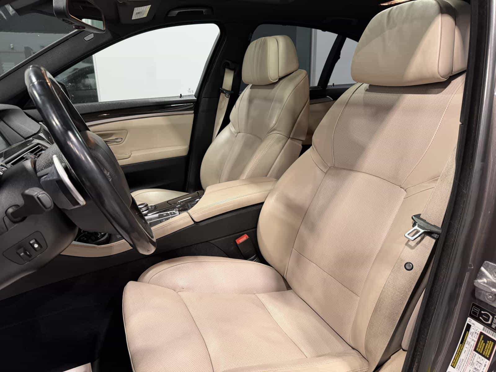 2011 BMW 5 550i xDrive - Image 11