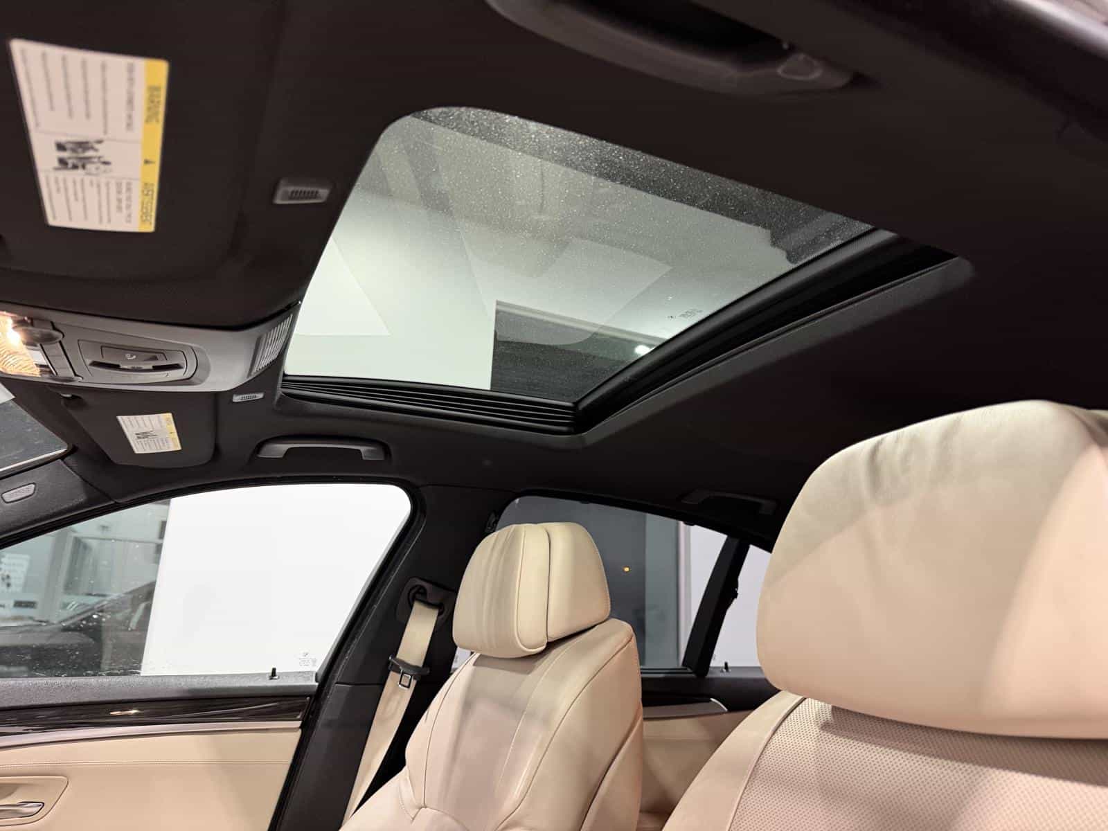 2011 BMW 5 550i xDrive - Image 13