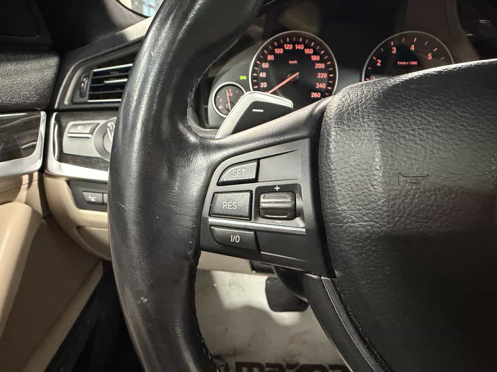 2011 BMW 5 550i xDrive - Image 18