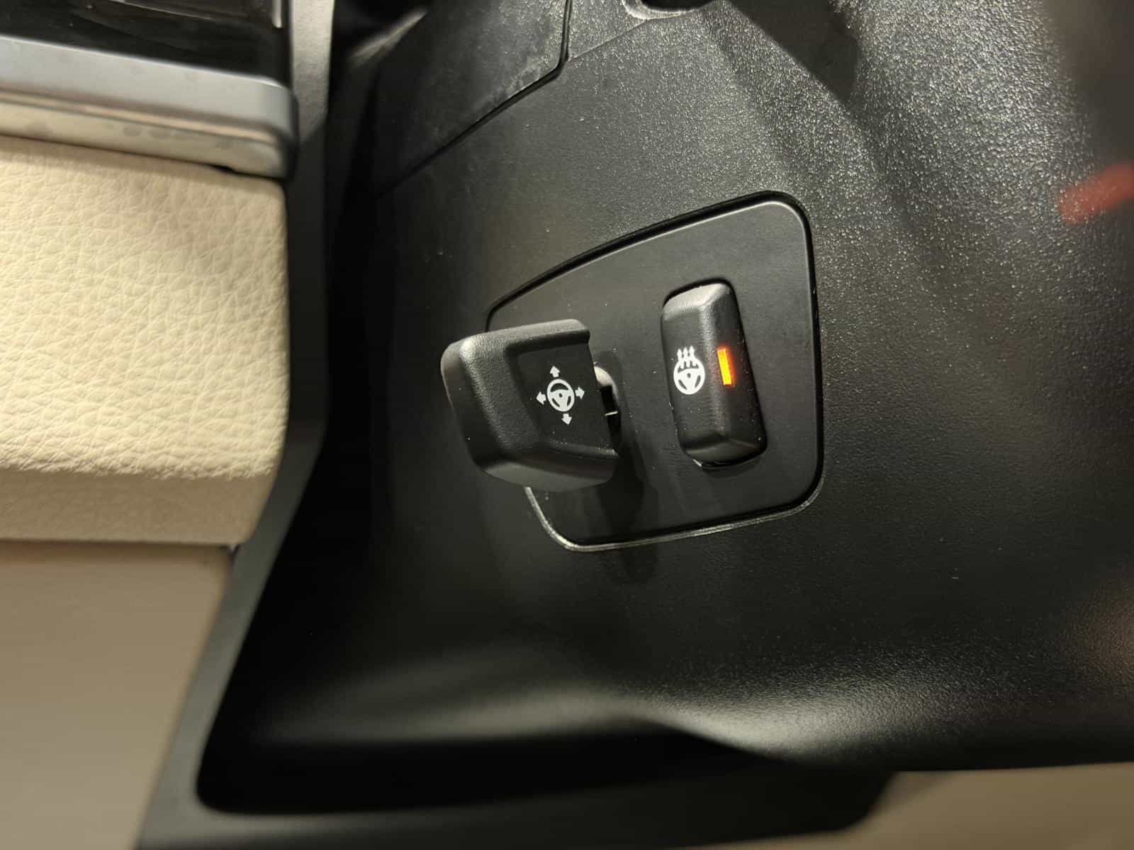 2011 BMW 5 550i xDrive - Image 17