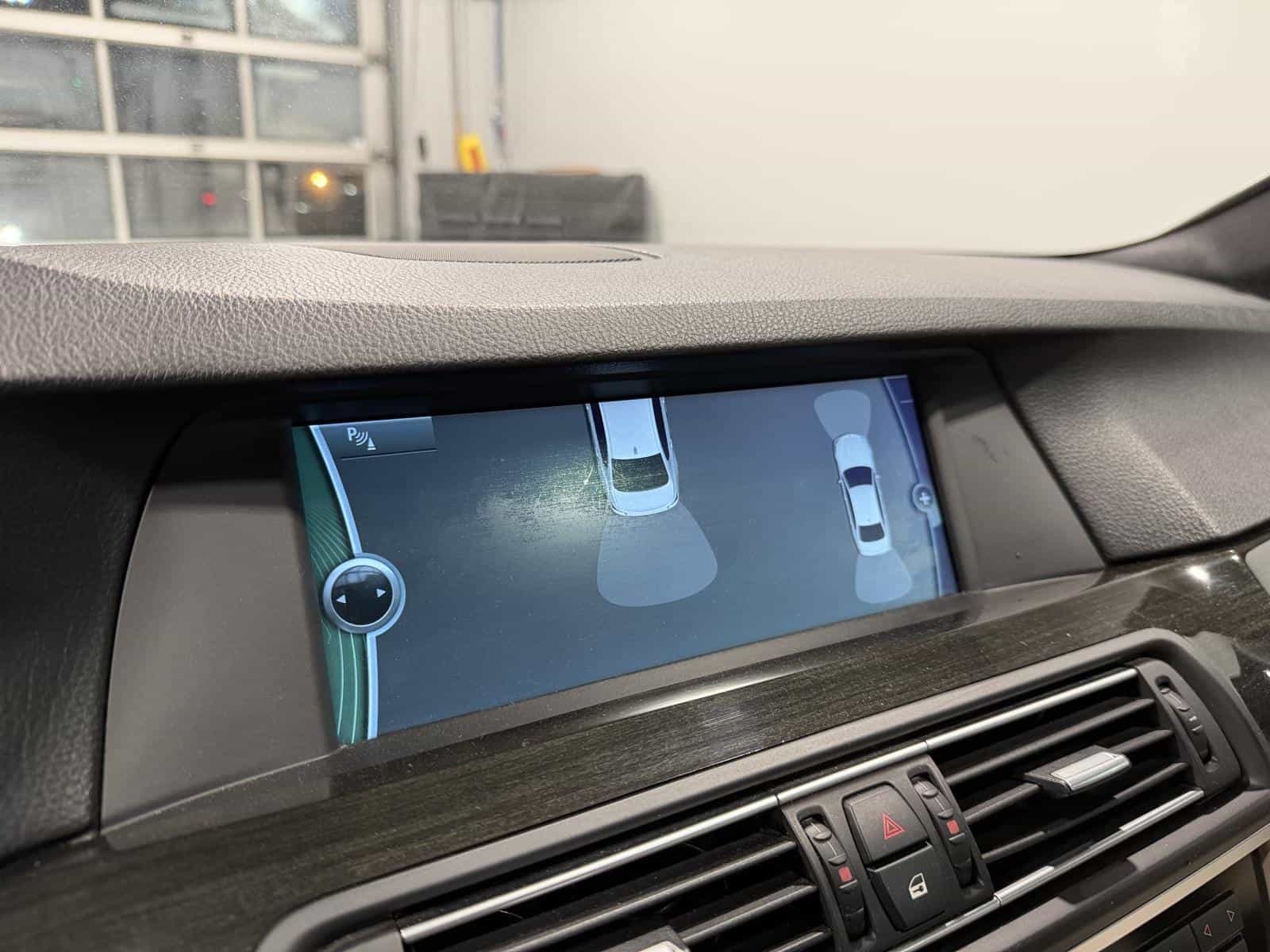 2011 BMW 5 550i xDrive - Image 23