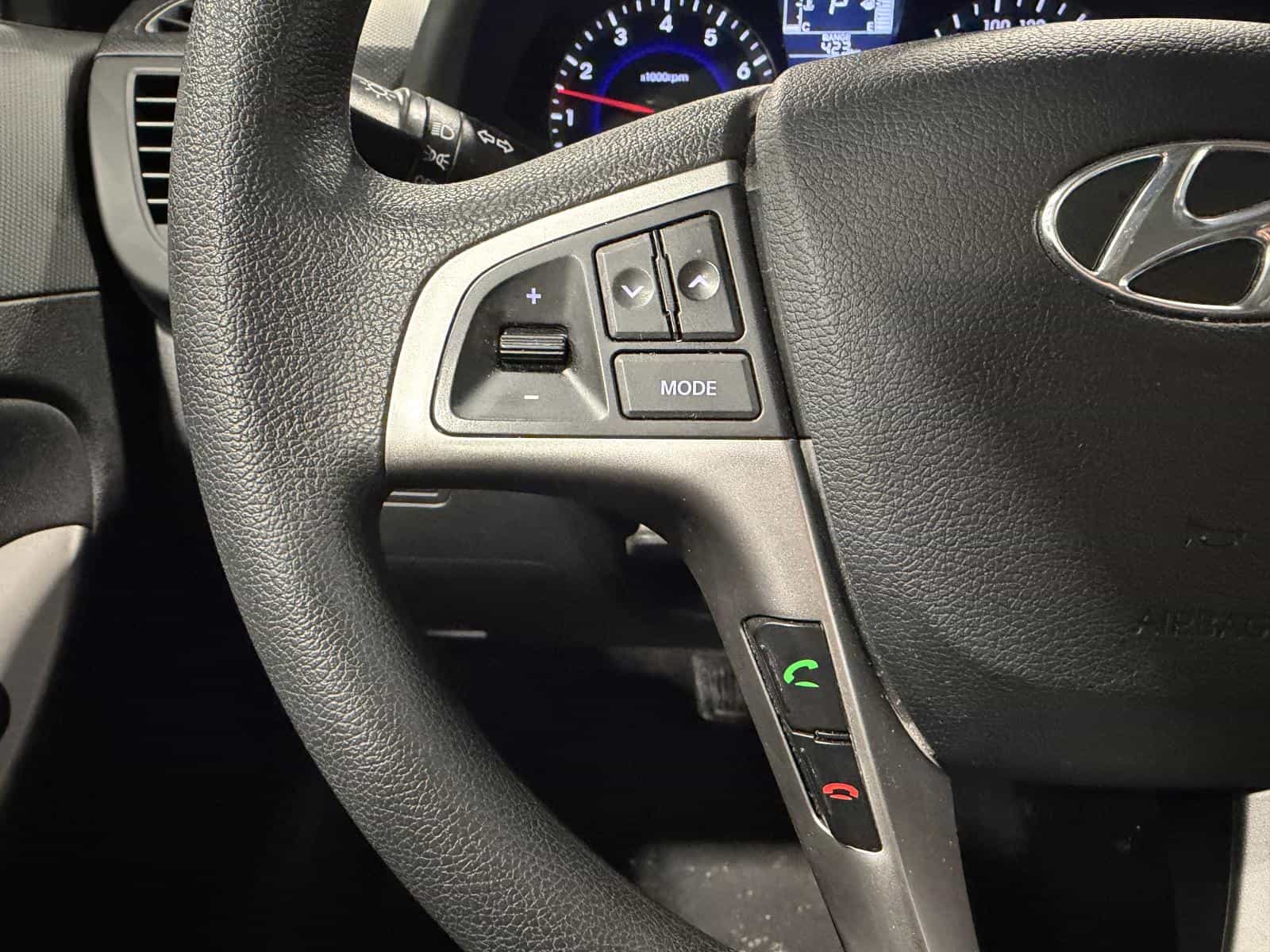 2017 Hyundai Accent GL - Image 12