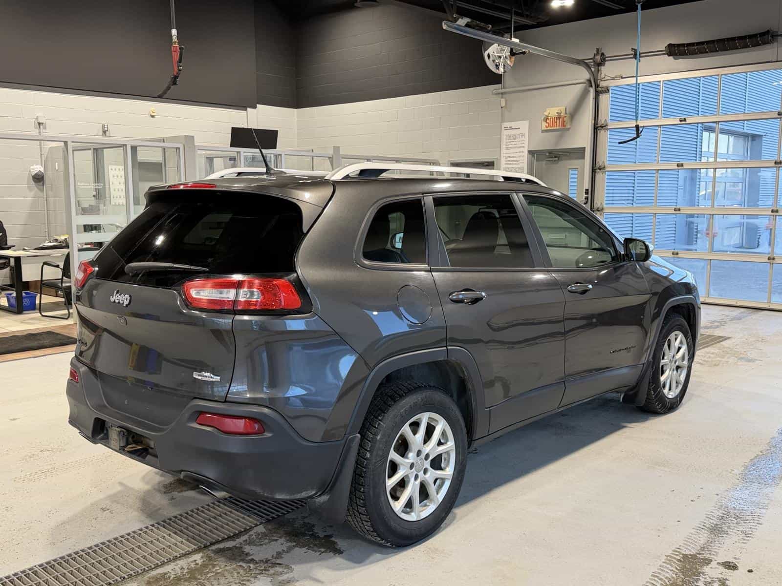 2014 Jeep Cherokee North - Image 7