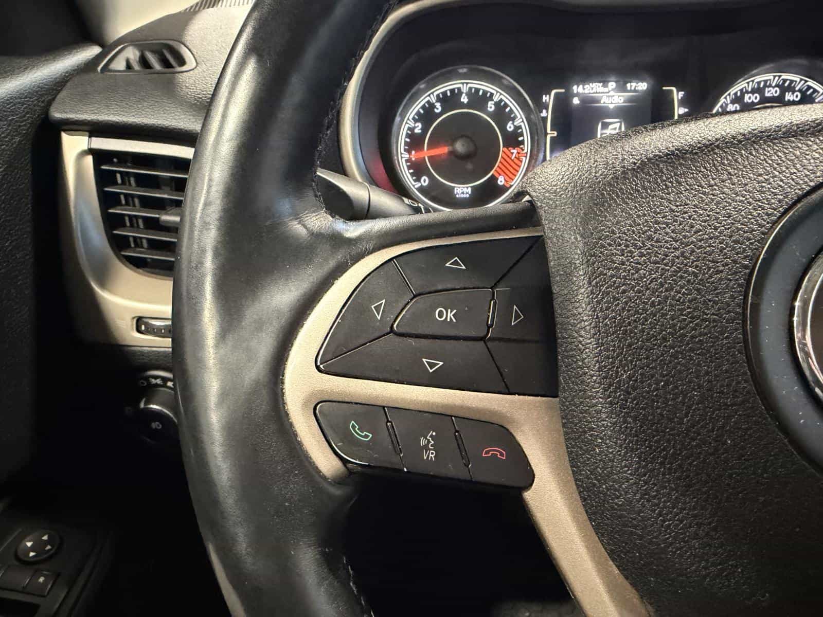 2014 Jeep Cherokee North - Image 13