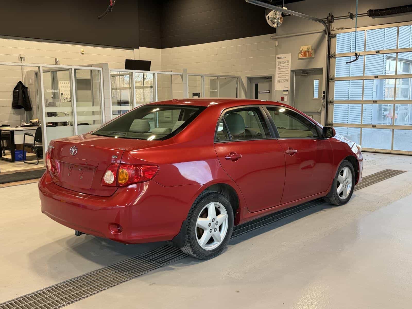 2009 Toyota Corolla LE - Image 6