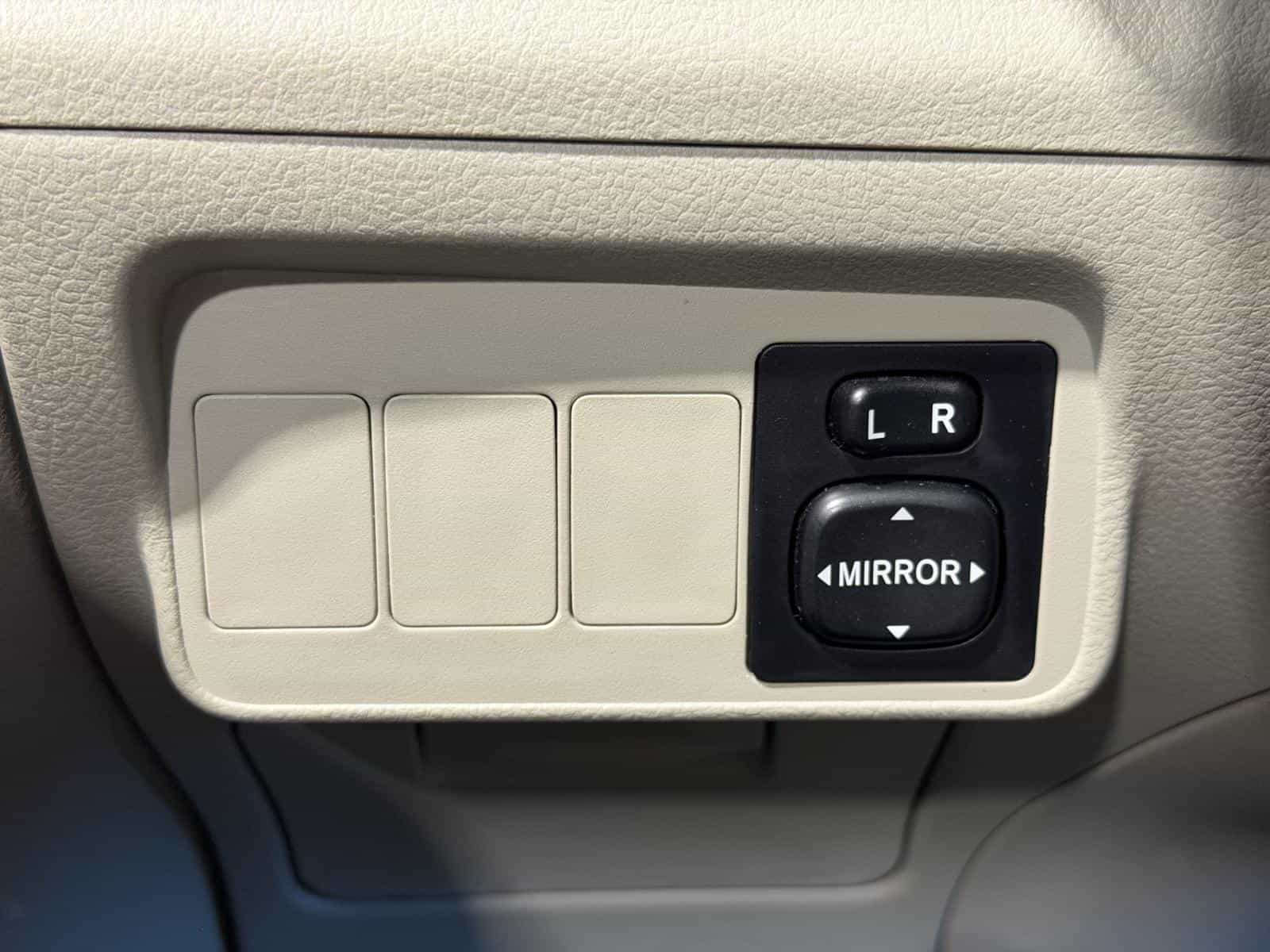 2009 Toyota Corolla LE - Image 11