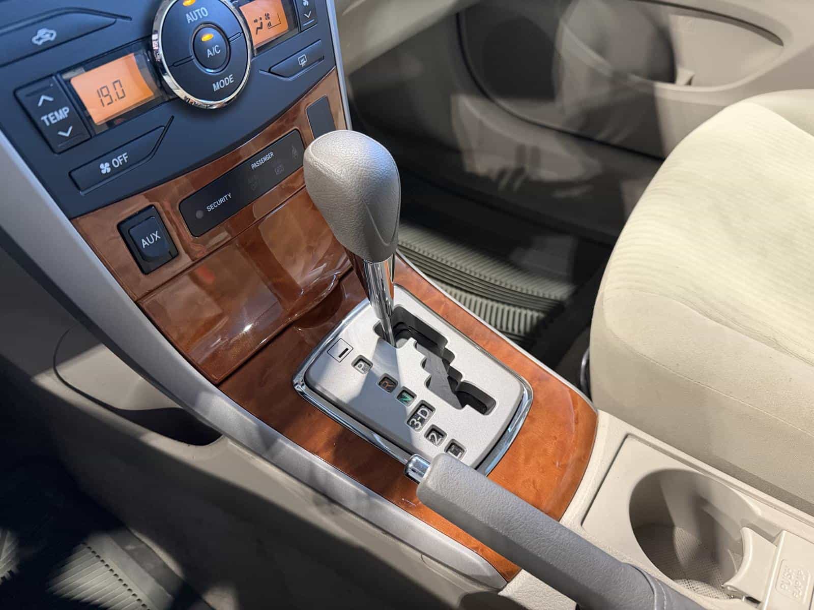 2009 Toyota Corolla LE - Image 14