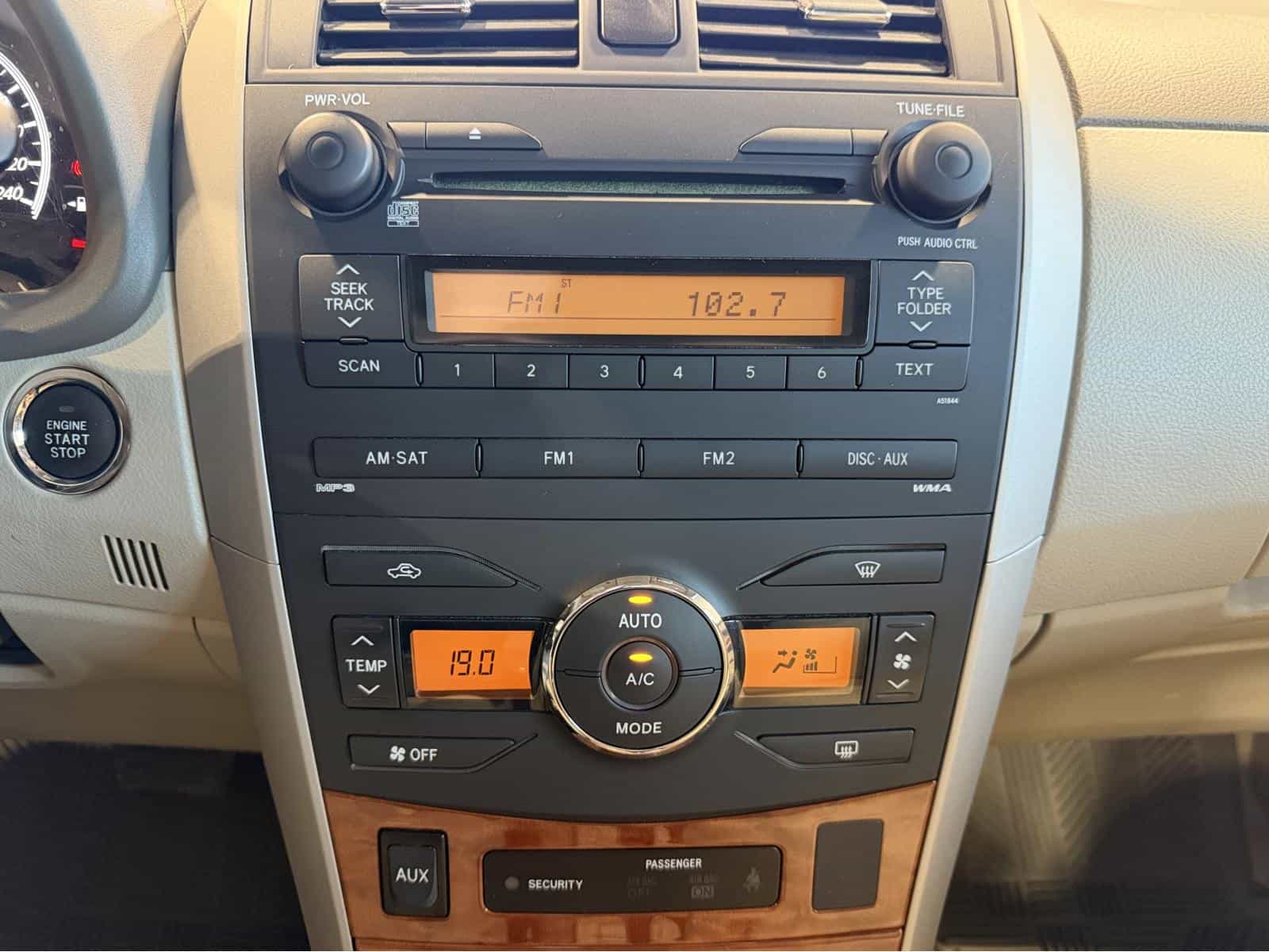 2009 Toyota Corolla LE - Image 13