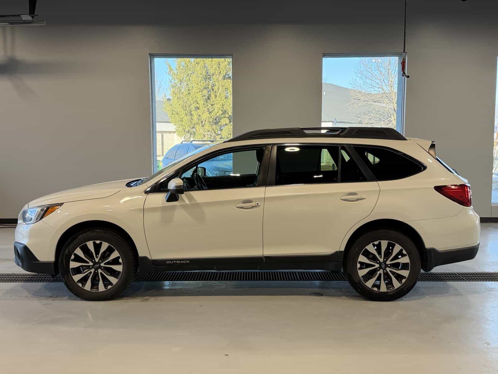 Image 3 Subaru Outback 3.6R Limited w/Tech 2016