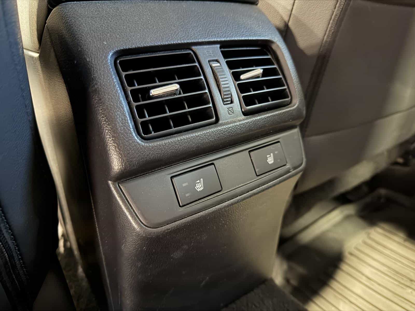 2016 Subaru Outback 3.6R Limited w/Tech - Image 9