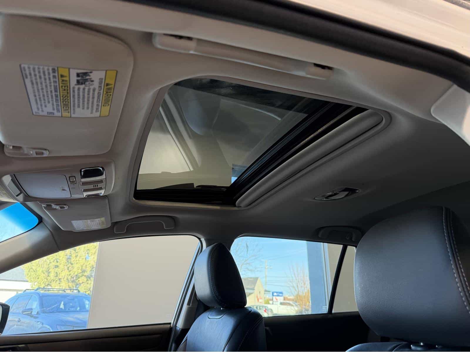 2016 Subaru Outback 3.6R Limited w/Tech - Image 14