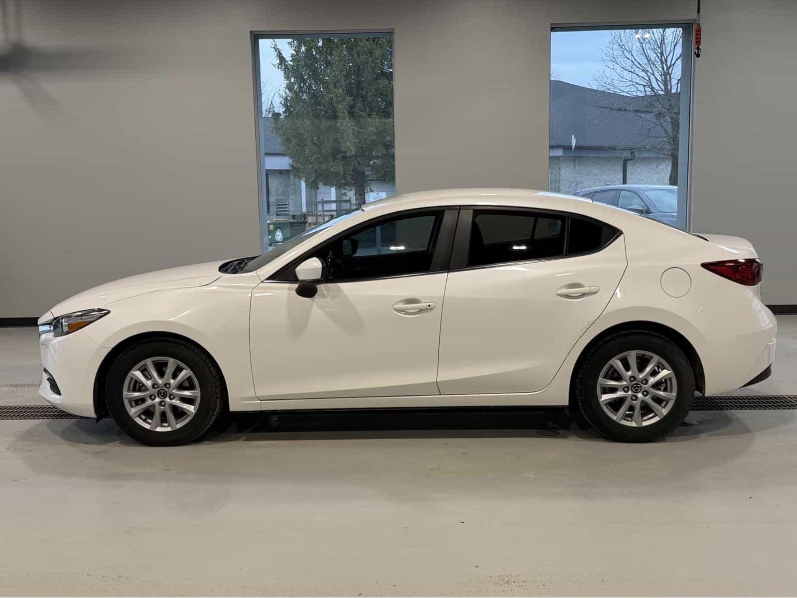 2018 Mazda Mazda3 GS - Image 3