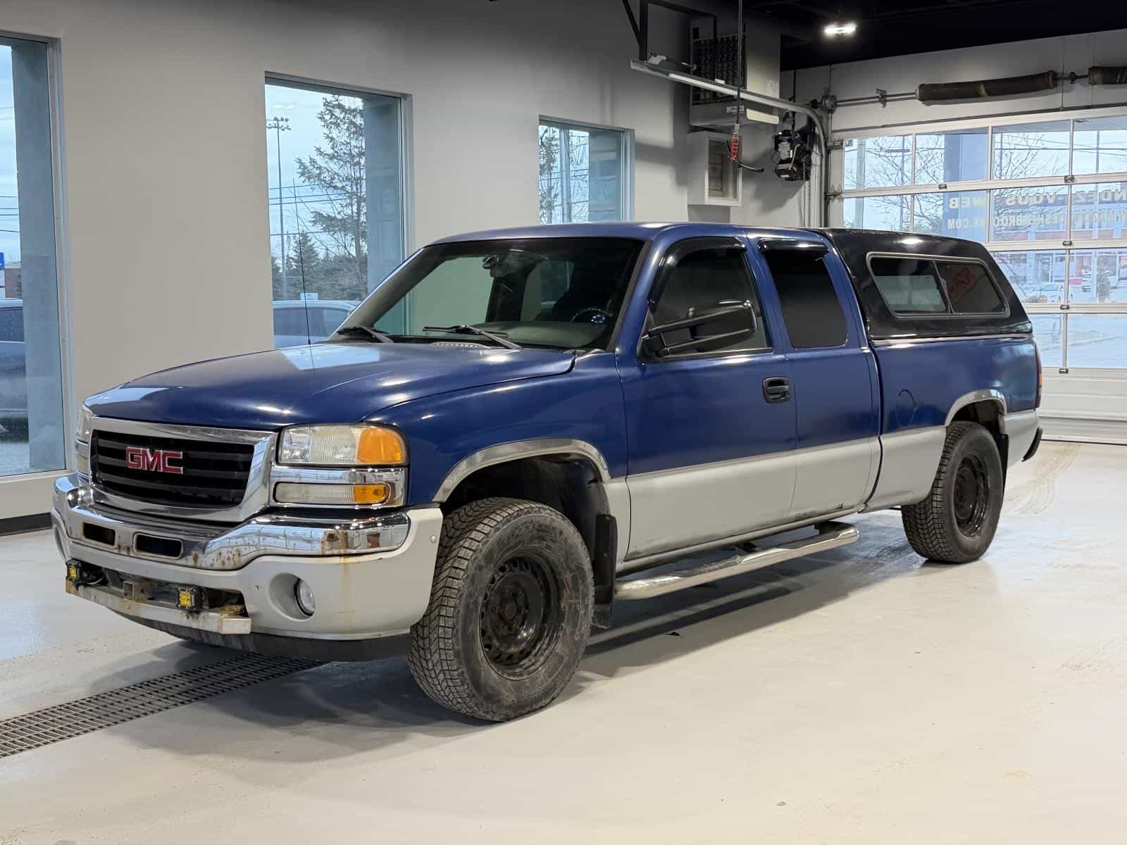 2005 GMC Sierra 1500 SLE - Image 1