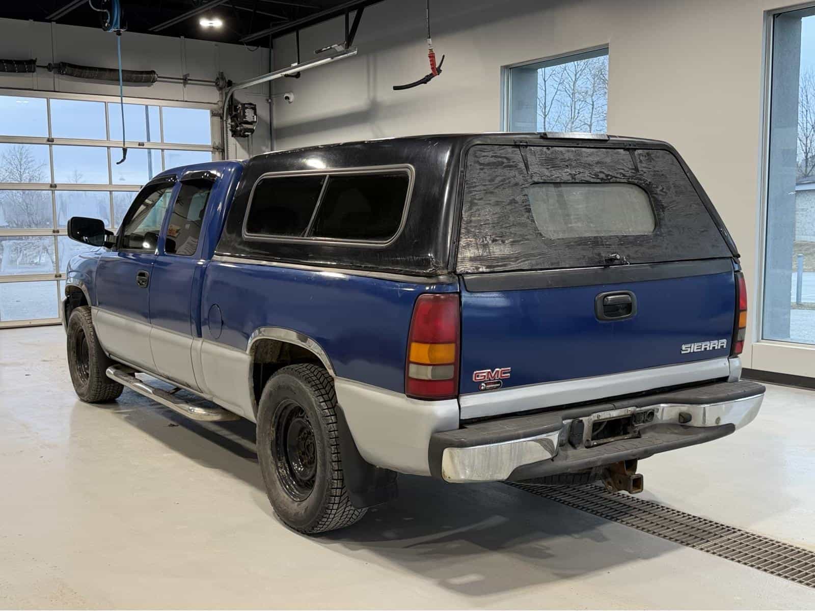 2005 GMC Sierra 1500 SLE - Image 4