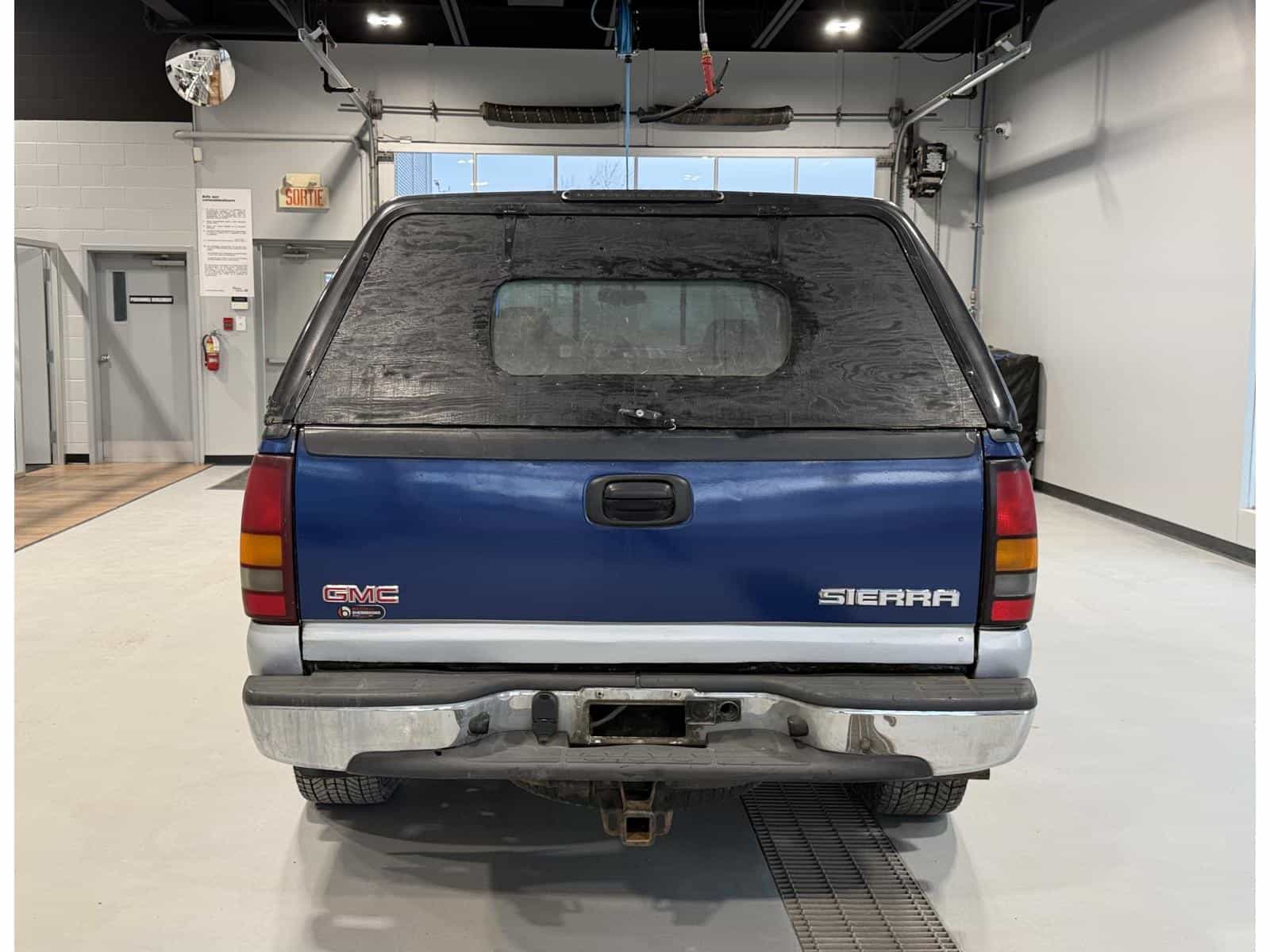 2005 GMC Sierra 1500 SLE - Image 5