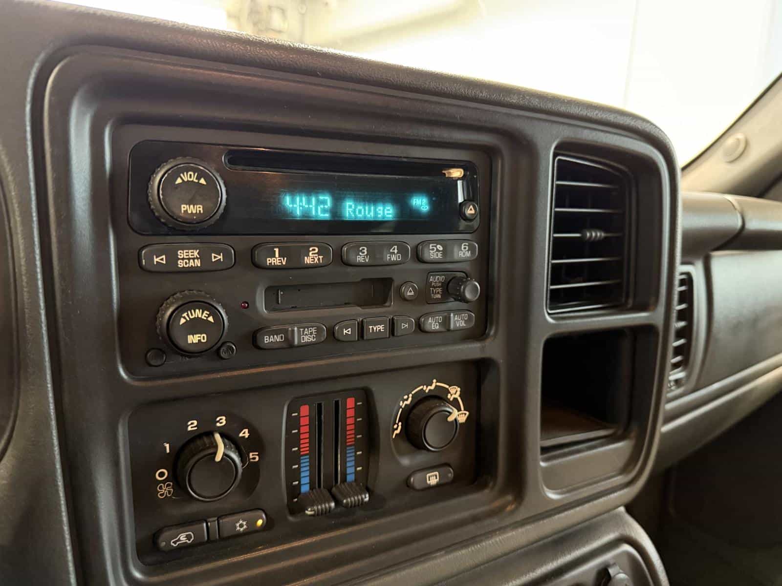 2005 GMC Sierra 1500 SLE - Image 13