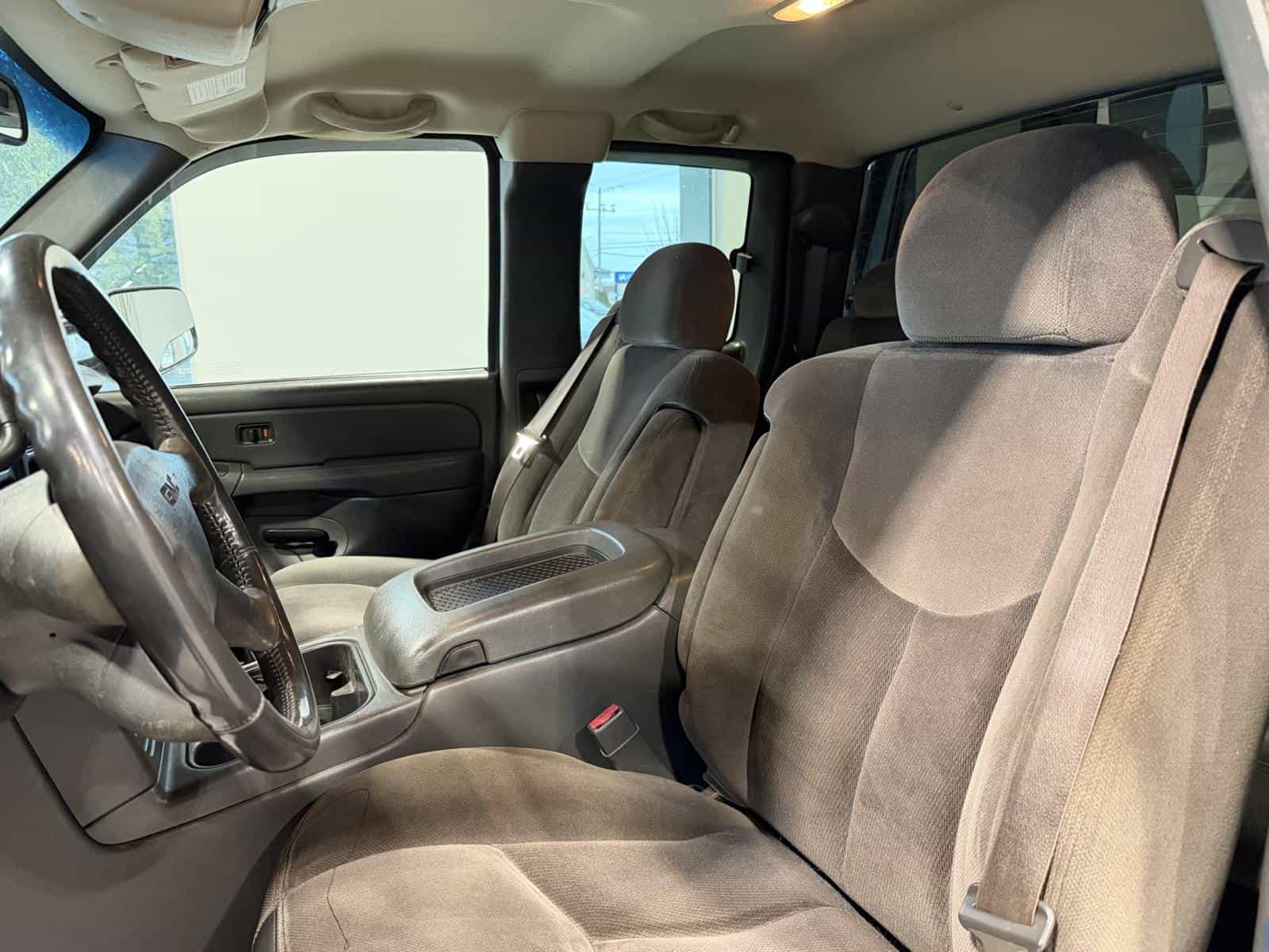 2005 GMC Sierra 1500 SLE - Image 9