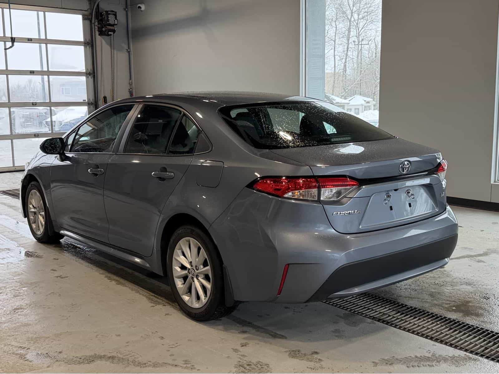 Image 4 Toyota Corolla XLE 2020