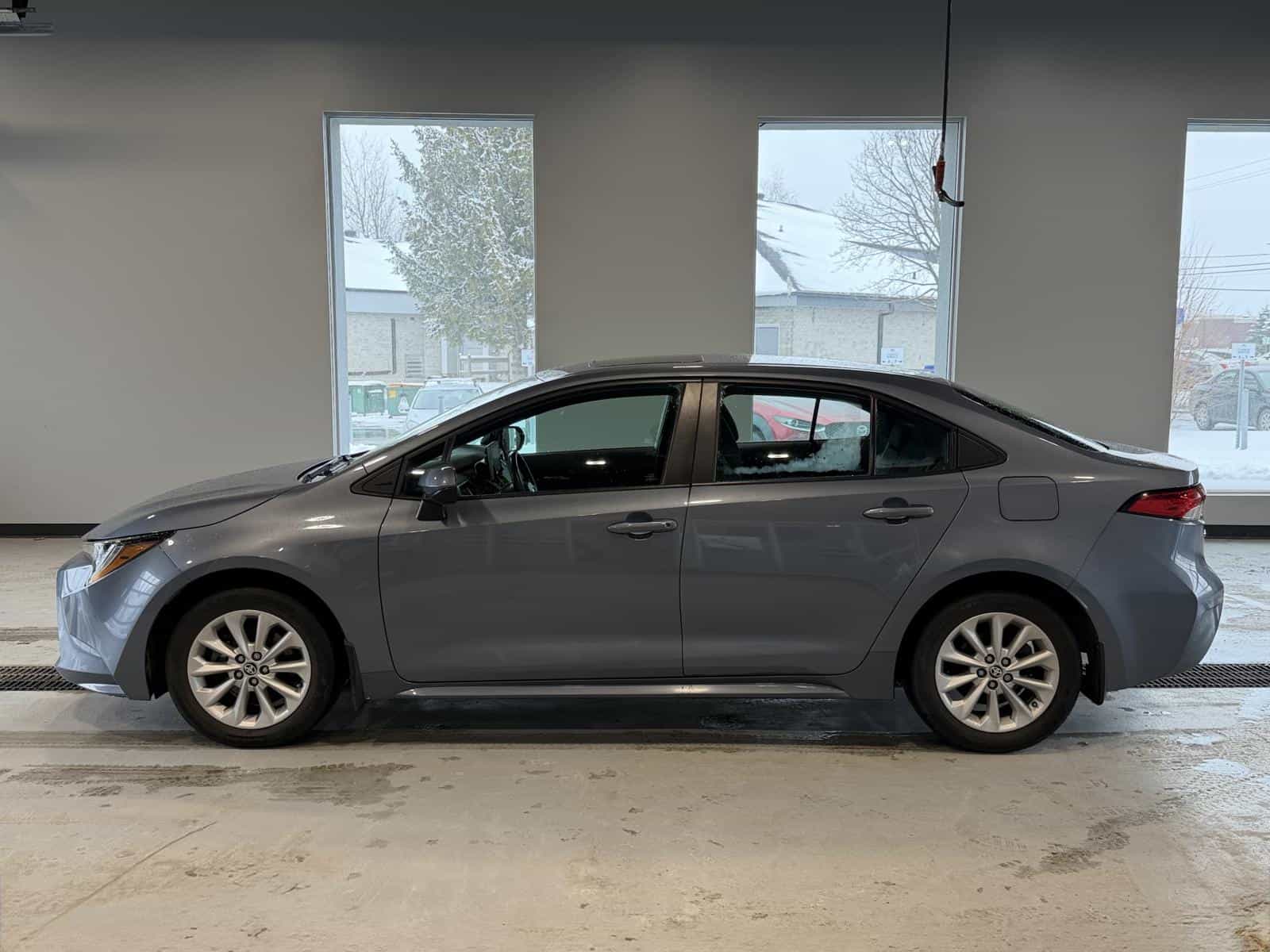 Image 3 Toyota Corolla XLE 2020