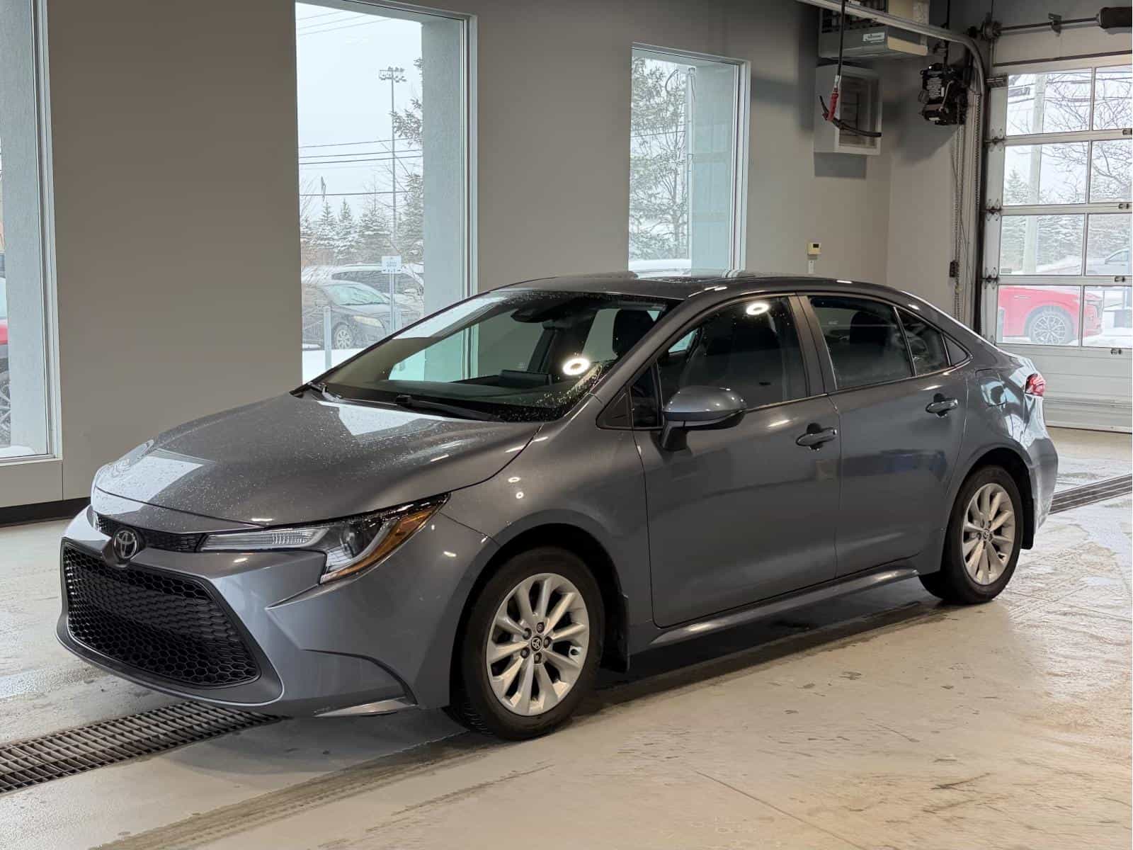 Image 1 Toyota Corolla XLE 2020