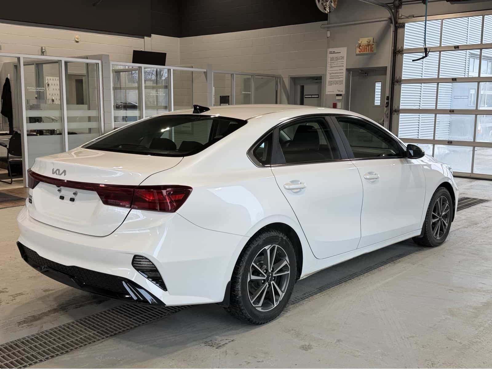 2022 Kia Forte EX - Image 6