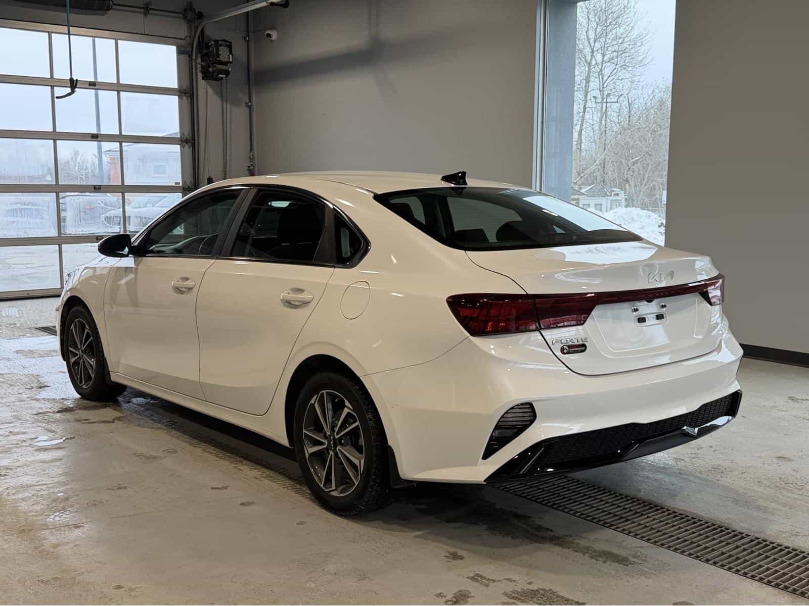 2022 Kia Forte EX - Image 4