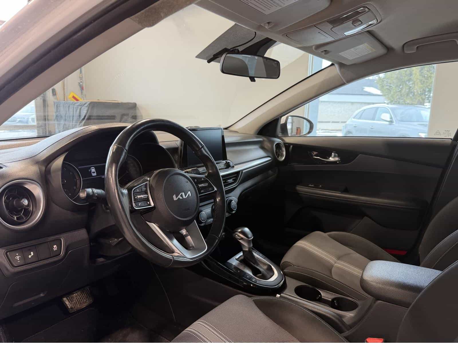 2022 Kia Forte EX - Image 10