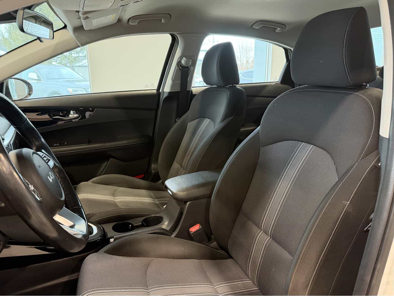 2022 Kia Forte EX - Image 9