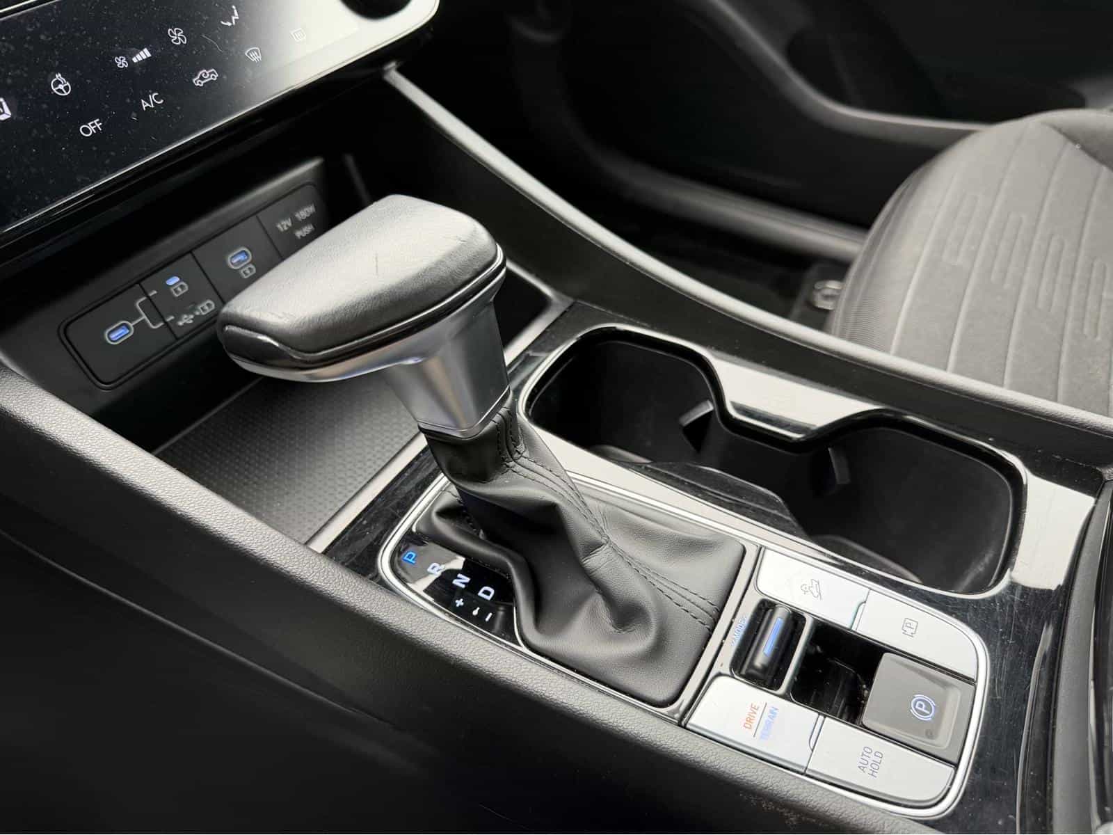 2025 Hyundai Santa Preferred - Image 18