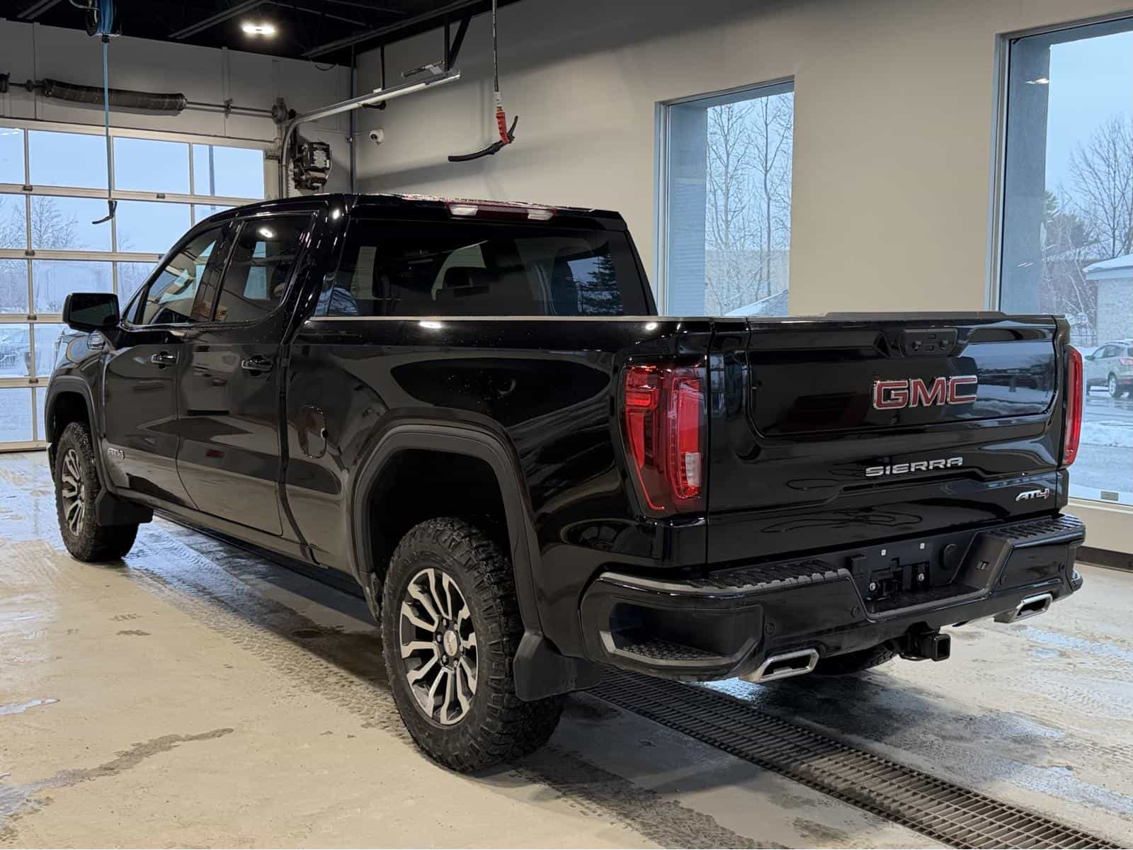 2023 GMC Sierra 1500 AT4 - Image 4