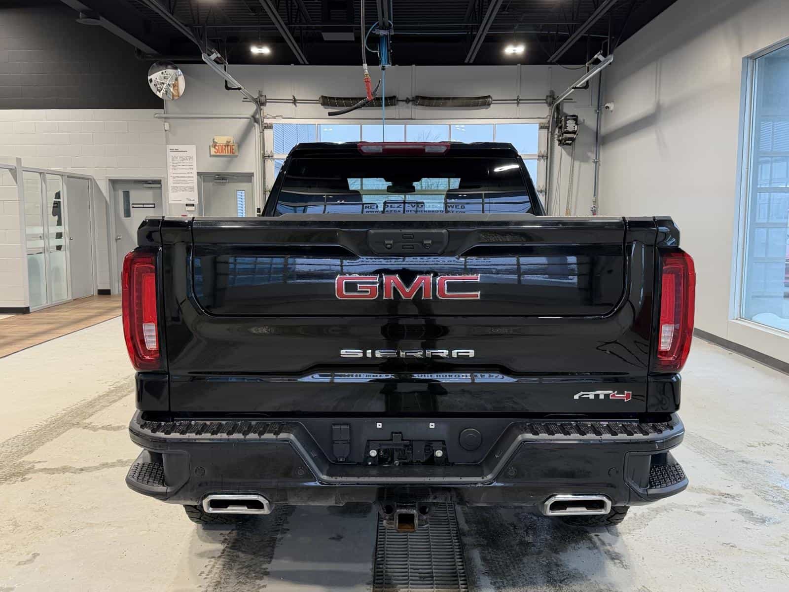 2023 GMC Sierra 1500 AT4 - Image 5