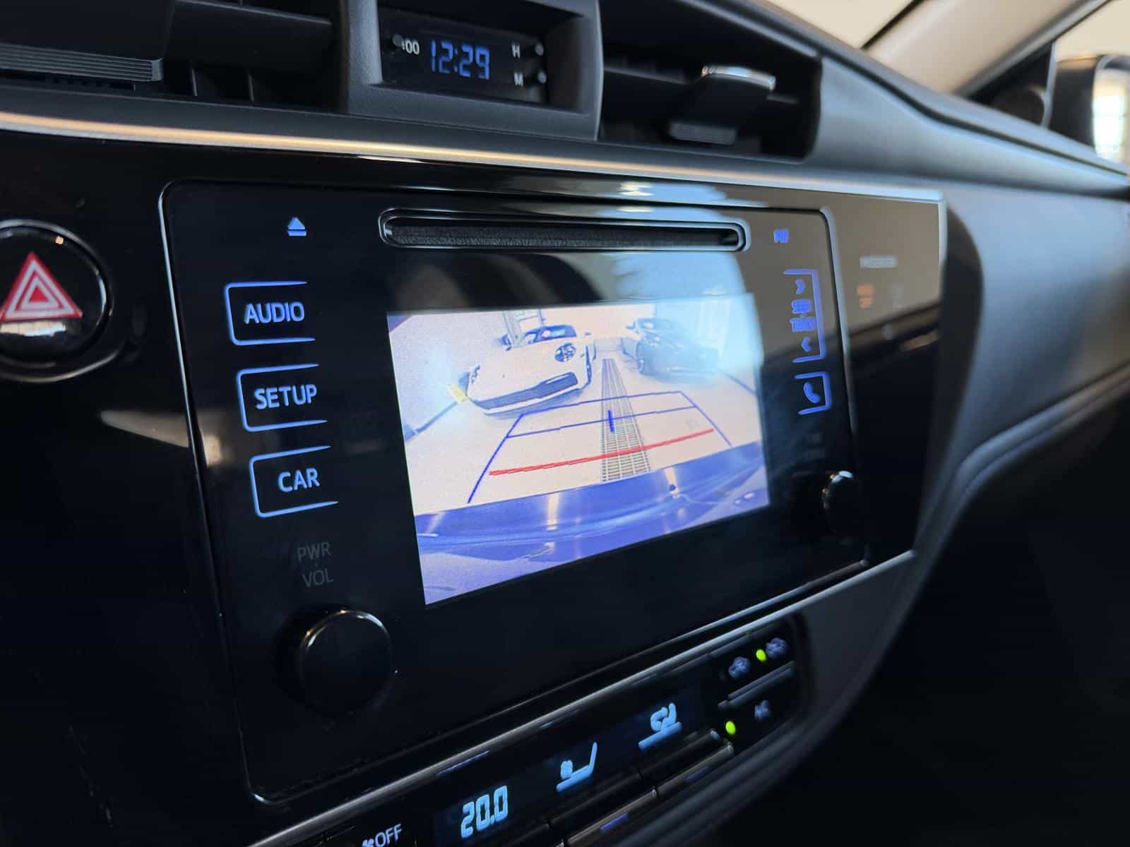 2017 Toyota Corolla SE - Image 17