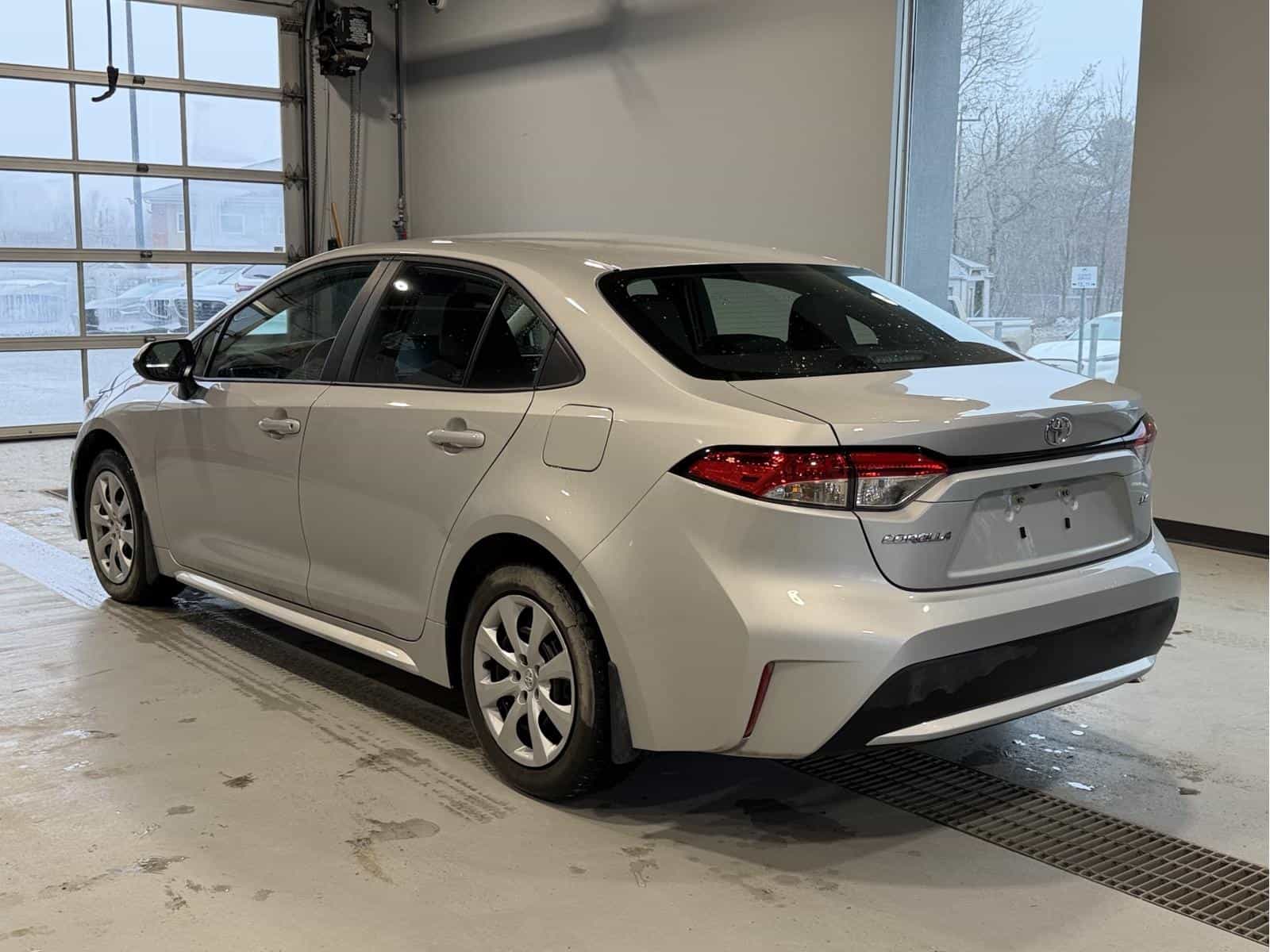 Image 4 Toyota Corolla LE 2021