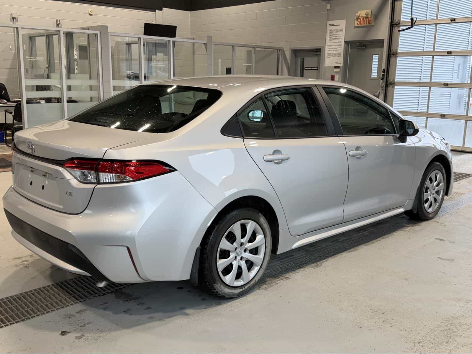 Image 6 Toyota Corolla LE 2021