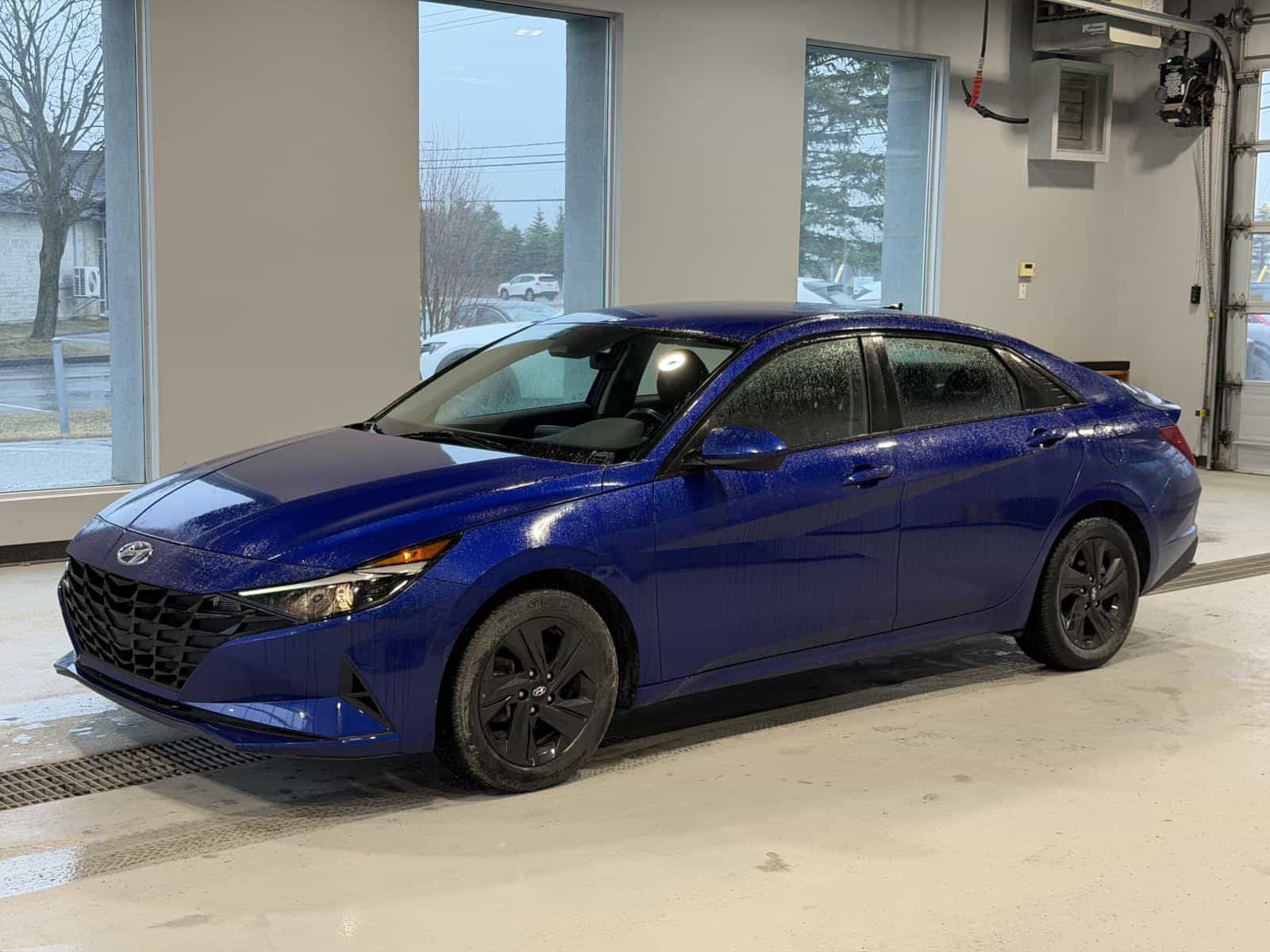 Image 1 Hyundai Elantra Essential 2023