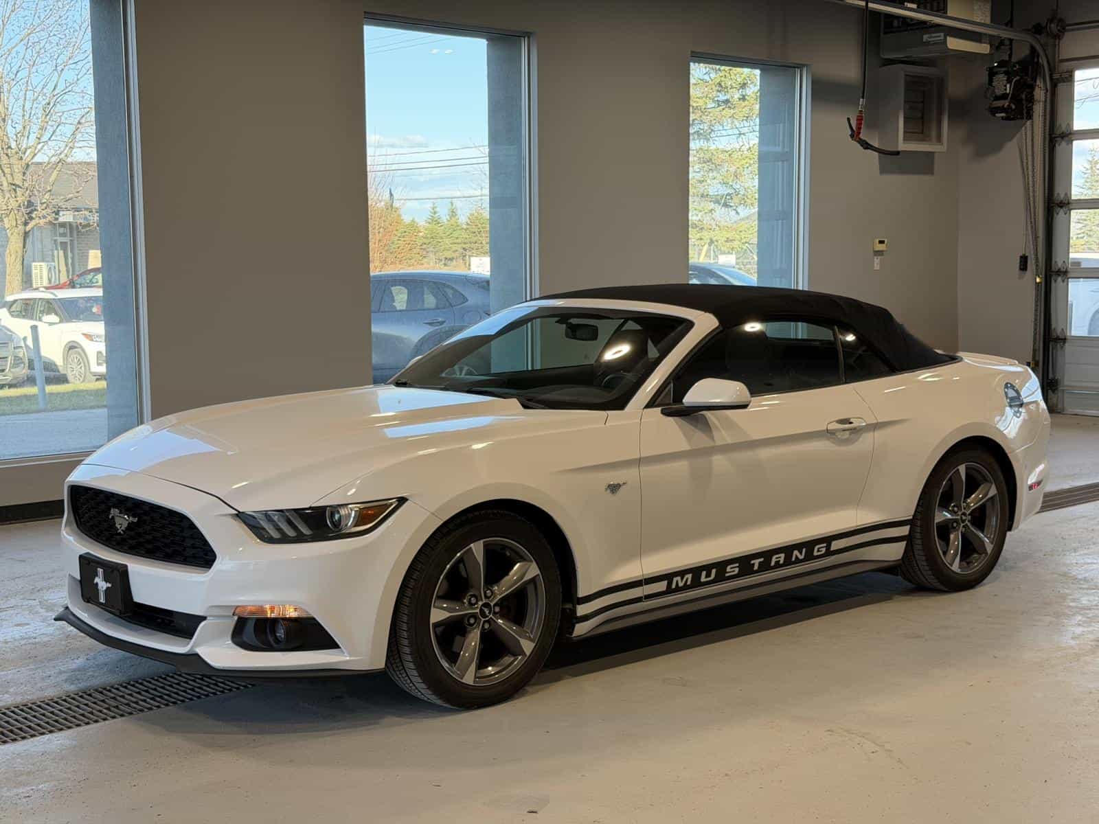 Image 1 Ford Mustang Base 2016