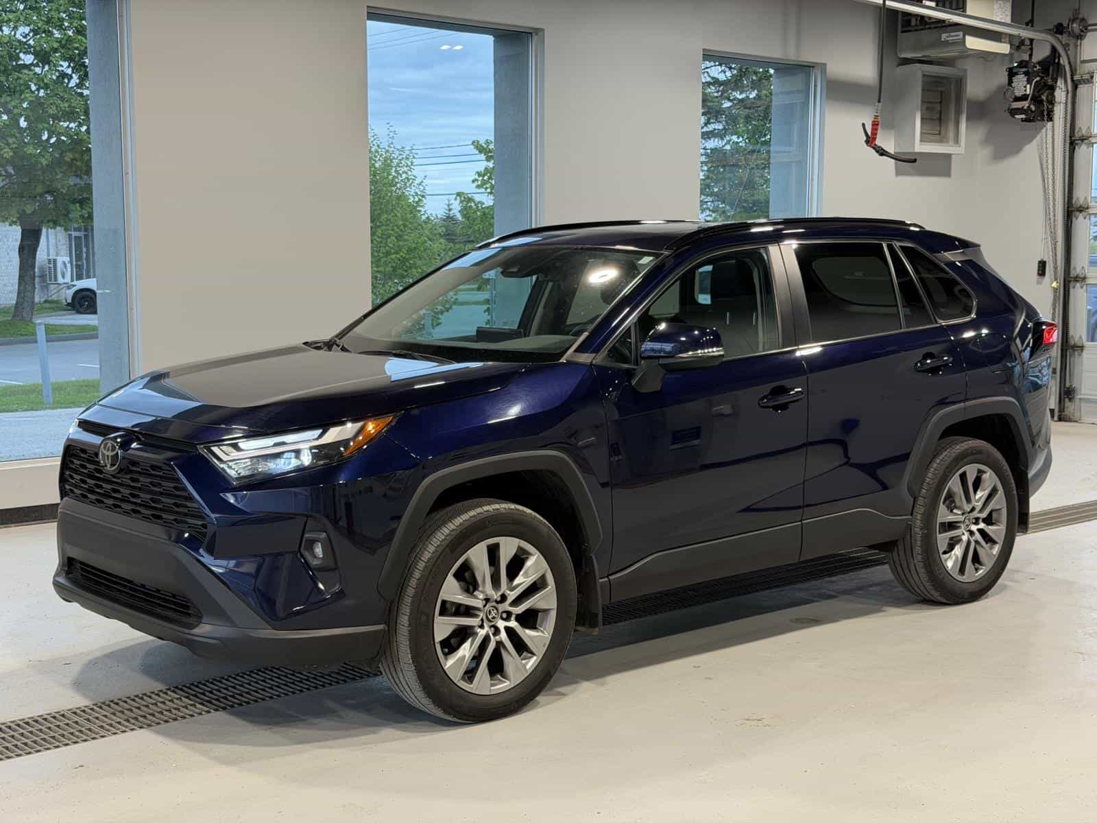 Image 1 Toyota Rav4 XLE Premium 2022