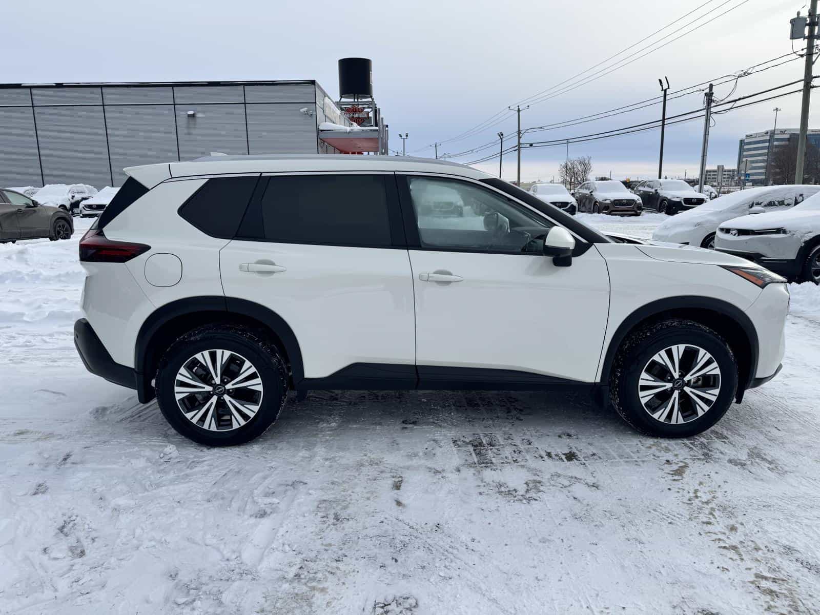 2023 Nissan Rogue SV - Image 9