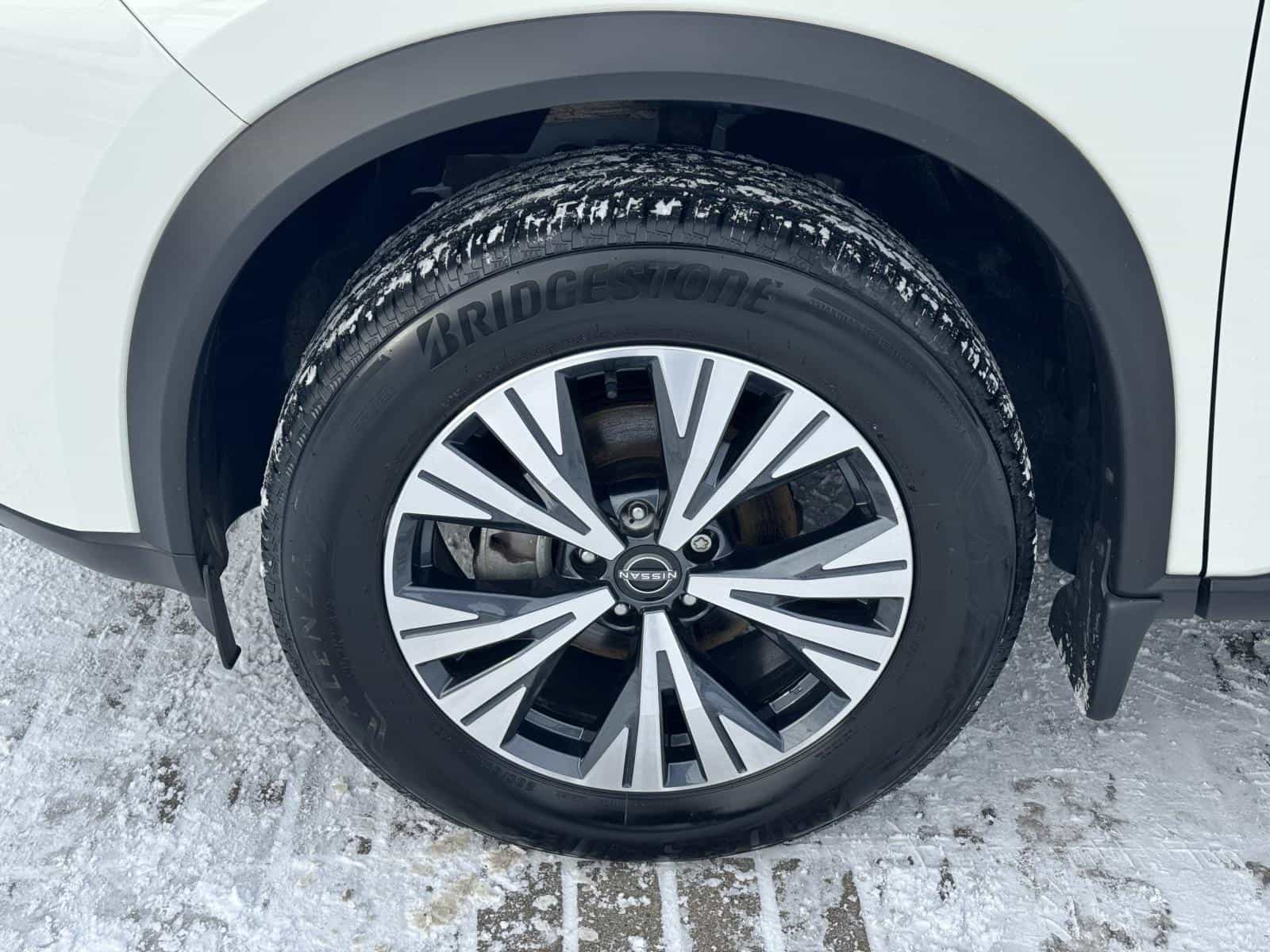 2023 Nissan Rogue SV - Image 12