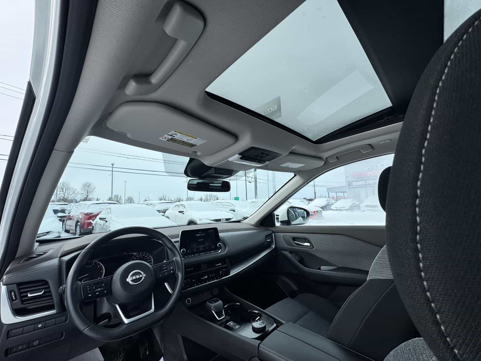 2023 Nissan Rogue SV - Image 21